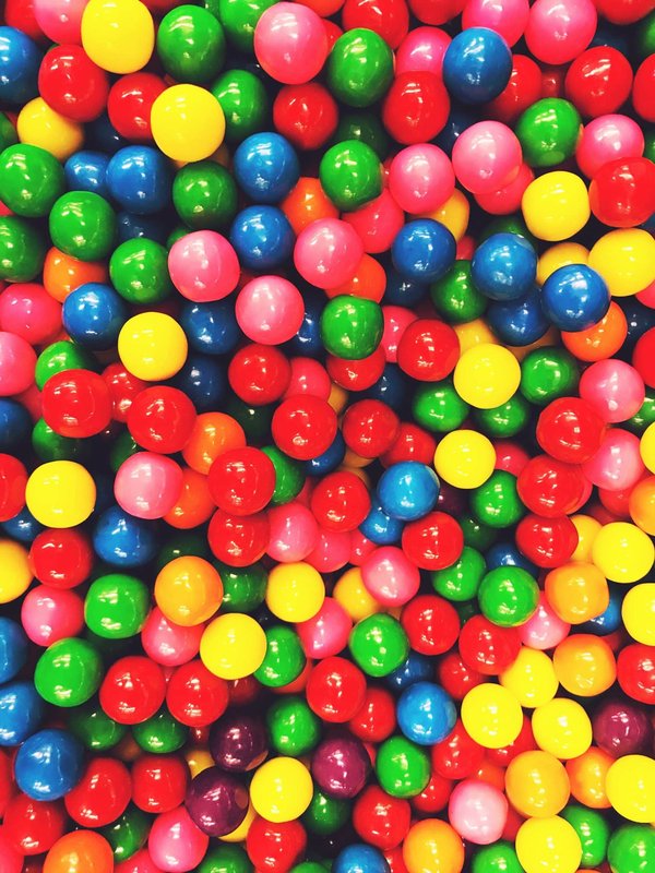 Les chewing-gums à boule magique : Un délice ludique qui fascine les générations